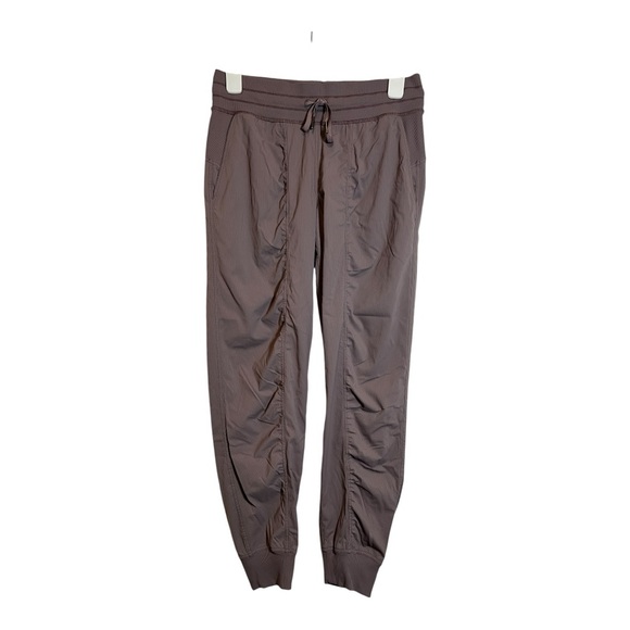 Lululemon Mid-Rise Dance Studio Jogger Full Length Unlined Size 8 - Picture 1 of 8